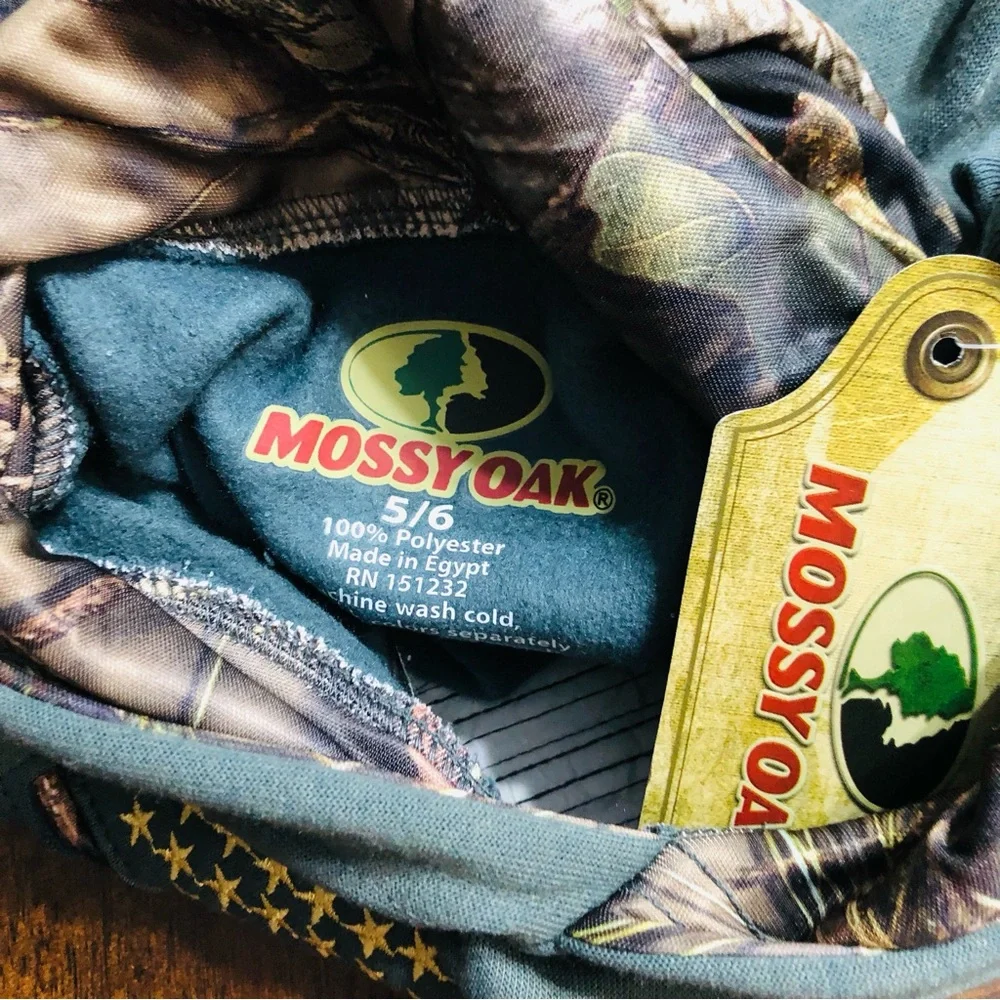 Mossy Oak boy’s hoodie Kangaroo Pockes pull over long sleeve gray/camo.5/6